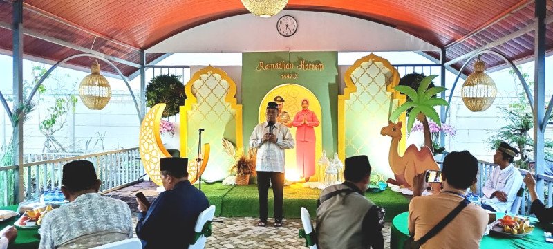 Foto Suasana Khidmat saat Brigjen Pol. Lalu Muhammad Iwan Mahardan Memberikan Sambutan Menjelang Dilaksanakannya Bukber di Kediamannya, pada Sabtu (14/3/2026) (Dok. Pribadi) Foto Suasana Khidmat saat Brigjen Pol. Lalu Muhammad Iwan Mahardan Memberikan Sambutan Menjelang Dilaksanakannya Bukber di Kediamannya, pada Sabtu (14/3/2026) (Dok. Pribadi)